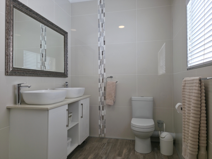 4 Bedroom Property for Sale in Wavecrest Eastern Cape
